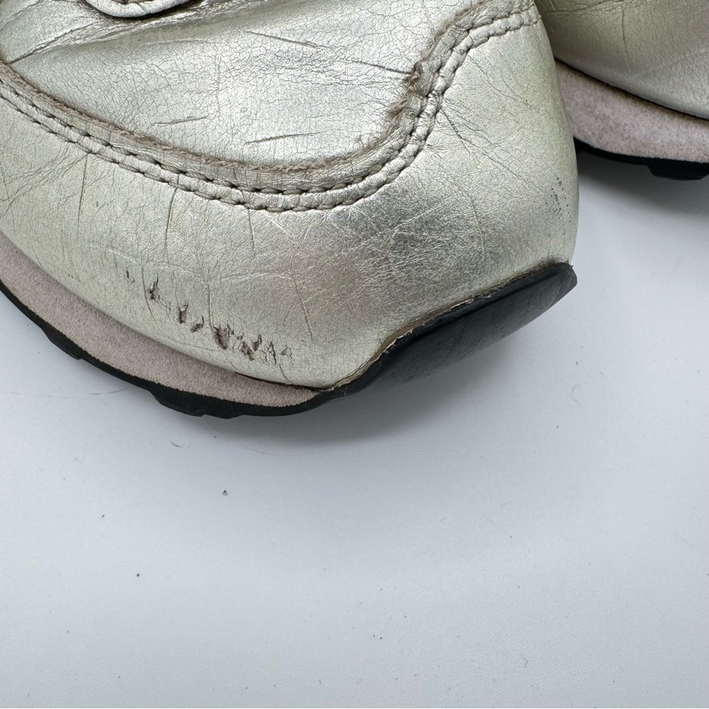 New Balance silver/gold and Black Sneakers - Picture 6 of 7